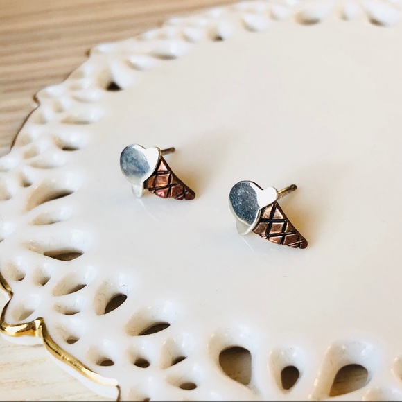 🍦EARRINGS // Dainty Mini Ice Cream Cones - Picture 4 of 7